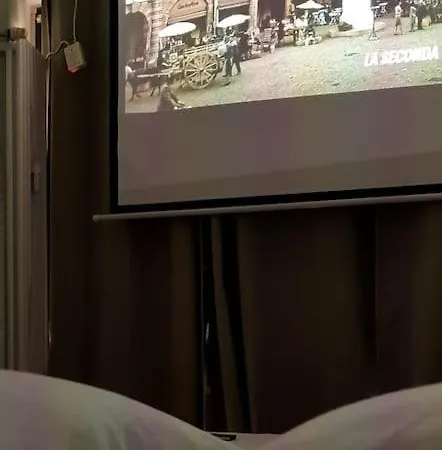 Con Cinema 4k E Free Parking
